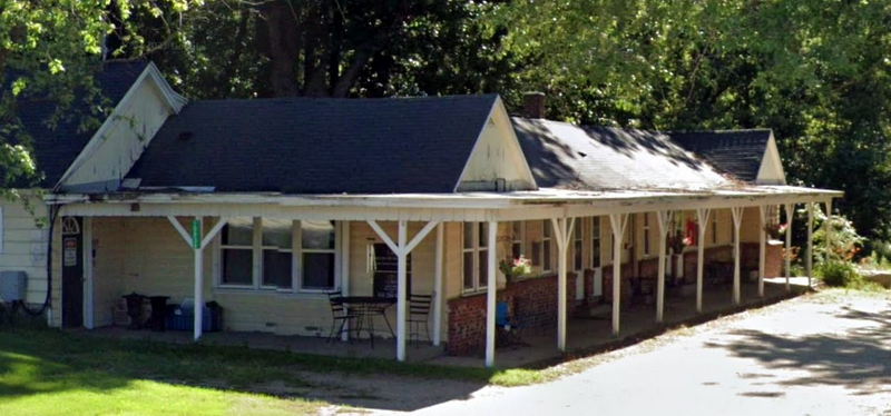 Oak Crest Cabins - Street View 2000S (newer photo)